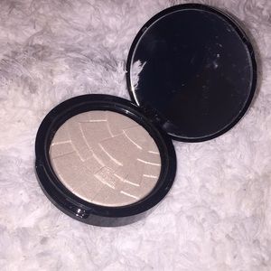 Anastasia starlight illuminator highlight